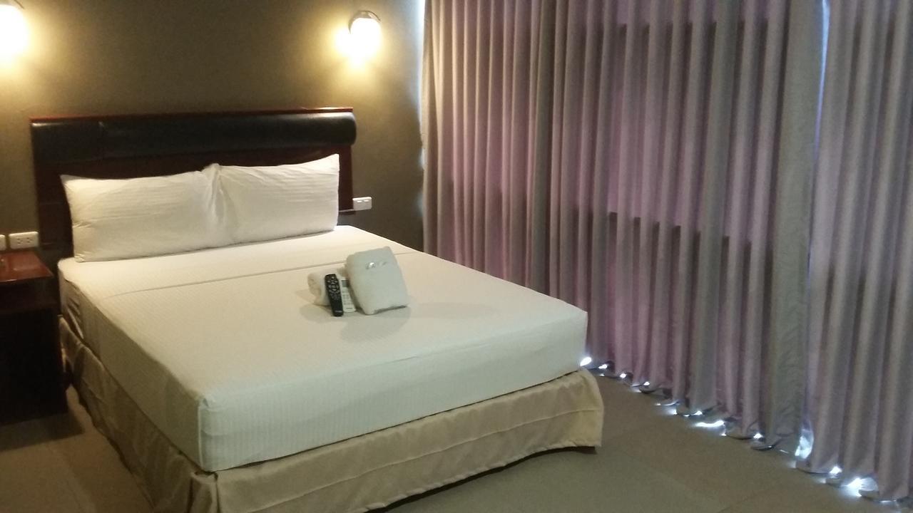 Win Hotel & Casino Talisay  Exterior foto